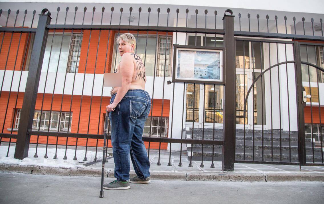 Активистки Femen оконфузились с обнаженной акцией в центре Киеве